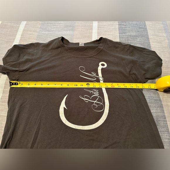 Ladies XXL “Bite Me” gray t-shirt - barely worn - Picture 5 of 8